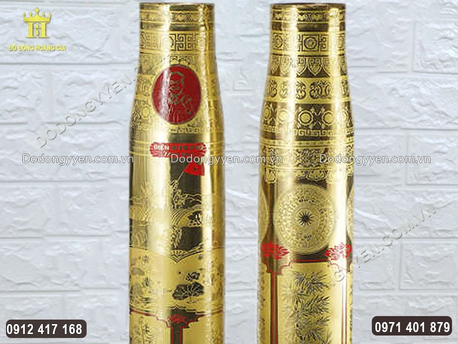 Họa tiết hoa văn ph&iacute;a tr&ecirc;n của đ&ocirc;i lọ hoa